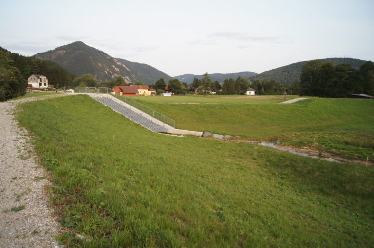 Rückhaltebecken in Puchberg am Schneeberg